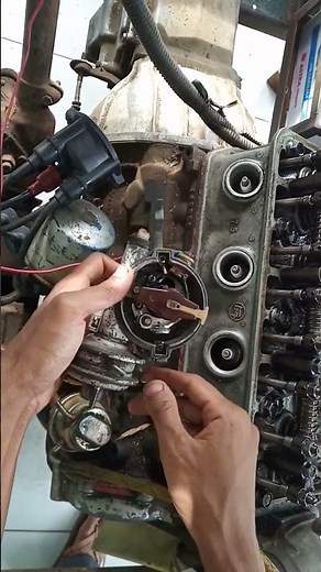 How to install a car distributor/delco