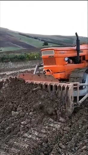 Classic Fiat 805C con Lama Bulldozer – Potenza Italiana nel Campo 🇮🇹🚜