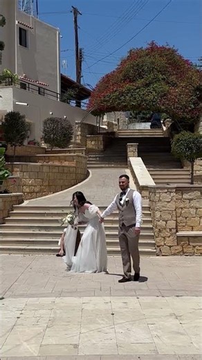 Bridesmaid Falls Down Steps, Drags Bride Down With Her || ViralHog