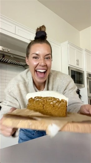 LOW CALORIE PUMPKIN LOAF 👏🏼 129 calories (18c/1.8f/11p) per slice #recipe #healthyeating #pumpkin