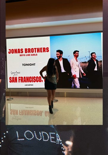 Jonas Brothers Live Version of 'Backwards' Performance