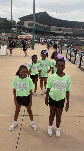 💜 it’s showtime #sanantonio #sahnantoniohypecheer #sahnantoniohypecheer #cheersisters🎀👯 #sanantoniohype #fyp