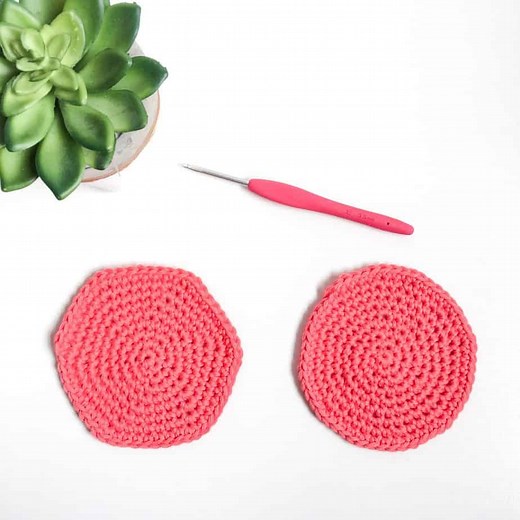 How to crochet a perfectly round circle - no points! - Nana's Crafty Home