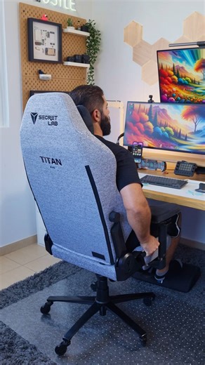 Comfort should come easy. Every Secretlab TITAN Evo comes with a magnetic memory foam head pillow, so you never have to fumble with straps. An integrated 4-way lumbar support system adapts to the curve of your lower back as you move, keeping @peterpandev well-supported whether he’s sitting up, or reclining in his chair. [📷: @peterpandev from Instagram] Shop now: https://secretlab.co/titan-evo | Secretlab