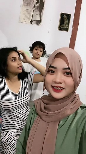 30K views · 2.2K reactions | es teh 10.000 di papua #arrumakhma #jatenggayeng #javasoft #jowo #jateng #jawatengah #kembangdesa #desa #virals #viralreels #fyp | Arrum Akhmaa | Facebook