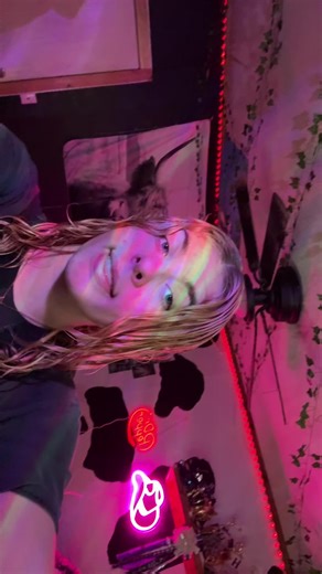 Hailey🎀 (@haileys.spamsssssss)’s videos with I Thought I Saw Your Face Today - She & Him