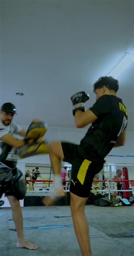 Kickboxing avec Aymen : Deviens Champion à Bruxelles