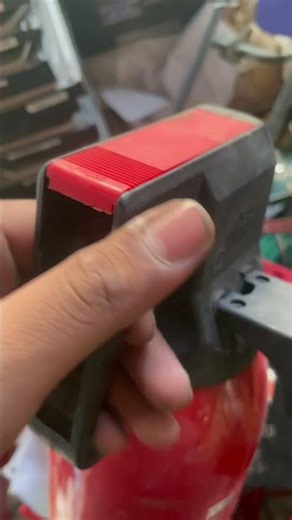 This fire extinguisher trick is actually genius 🤯 #viral #lifehack