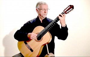 MUNDO GUITAR SUPPORT