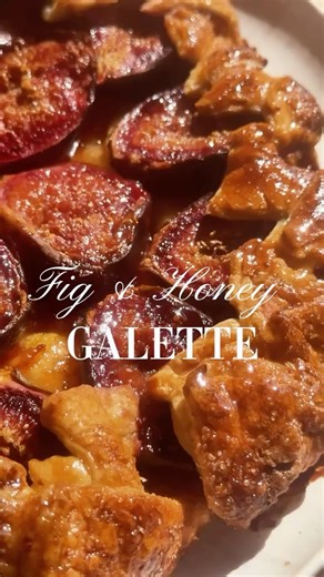 Georgina | Country Kitchen Recipes on Instagram: "Are you a fig lover? You will be once you try this recipe. Baked figs with honey is a favourite of mine so add in puff pastry- no brainer. Super easy all you need is a sheet of puff pastry. I made mine into a square so it had more even space around the circle. 2 tablespoons of marmalade, and about 8-9 ripe figs. Preheat your oven to 190c fan, line a baking tray ready. Mark out a rough 8 inch circle, spread the marmalade over the circle. Trim and 