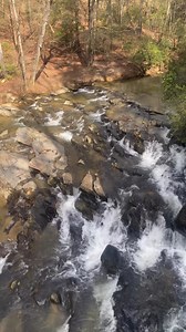 Grab your favorite flannel, warm hiking boots, and a cozy drink, and head for one of Ellijay’s most iconic hiking trails! 🥾✨ Located just 20 minutes from Downtown Ellijay, Tumbling Waters Hiking Trail is the place to experience fall in the North Georgia Mountains. This 1.1-mile hike at scenic Carters Lake is perfect for both beginner and experienced hikers. Stroll through the trail’s twists and turns, covered in orange and golden leaves. Feel and hear the mountain breeze rustle through the leav