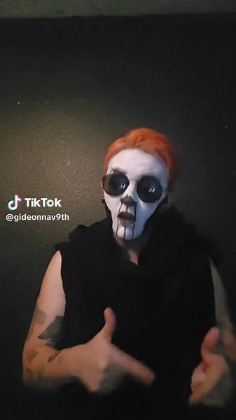 Gideon Content: Cosplay and Humor Insights