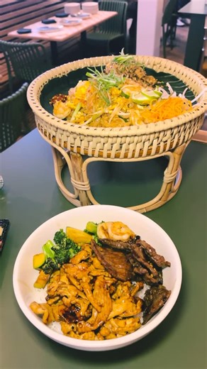 Adam & Cole | Foodies + Luxury Travel on Instagram: "NEW Food hall Opening in Metro Atlanta - @politanrow.theforum Hey Foodies! Have you heard the great news? @politanrow.theforum is opening at the @theforumptc this weekend and it’s absolutely stunning! This is the third Politan Row location in the Atlanta area and they are known for their elevated designs and interiors, delicious food vendors and in house bar called Bar Politan! Cole and I got a sneak peek of the space and sampled a number of d