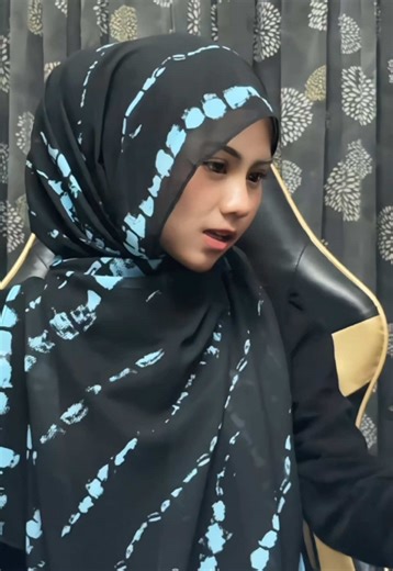 Stylish Shawl Tutorial: How to Wear Printed Shawls