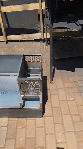 ⏳ Braai-Tyd Opdatering: Ons Vlieg! 💨 Liewe Braai-vriende! Ons het slegte nuus: Julle is almal so lief vir ons dat ons nou vrek besig is! (Dis eintlik goeie nuus, maar ons is uitgeput. 😉) Die hoe volume orders wat laas maand ingestroom het, beteken ons is dalk 'n dagie of 3 agter ons gewone blitsspoed. Gee asseblief net 'n klein kansie! 🙏 Soos julle kan sien, is ons sterk besig om elke order, presies soos hy bestel is, by julle uit te kry. Dink aan ons as Superhelde wat nou net 'n klein bietji