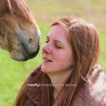 This lonely rescue donkey found his forever human! 🫏❤️