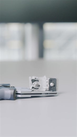 Although stripping PV wire insulation may seem simple, it’s a critical step. Improper stripping can lead to compromised contact quality, increased resistance, and long-term reliability issues. 🤯 ​ Stäubli’s qualified stripping pliers ensure clean, consistent results that support stable connections and reliable system operation. ✅ A properly stripped PV cable means all strands point in the same direction, and the insulation is fully removed with no leftover material. This makes crimping easier a