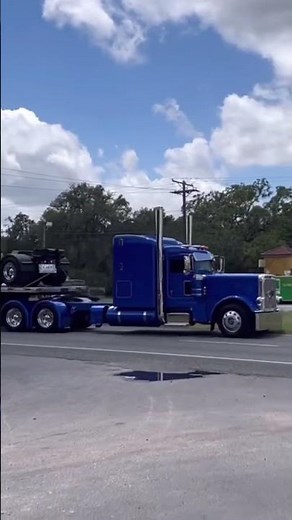 Close call! Who was at fault?? #peterbilt #semitruck #truck #trucking #wreck