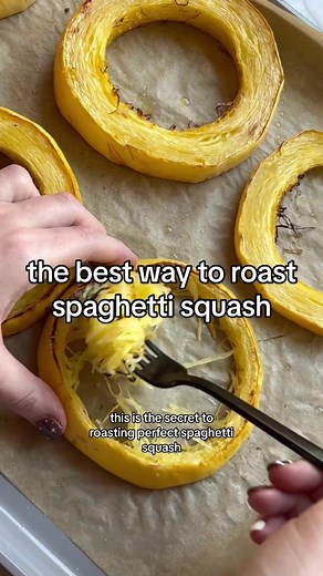 The best way to roast spaghetti squash 🍝 😍 Cutting it into rings not only helps it cook faster, but it makes for a better texture too! I like to start by poking it with holes and microwaving for a few minutes to soften it but you can skip this step! Leave some time for it to cool and then slice the squash into rings. Scoop out the seeds and place the rings on a lined baking sheet. Top the rings with olive oil and salt and roast at 400 F for 15-20 min on each side, flipping halfway. Pull out th