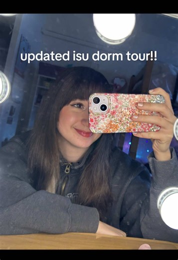 the updated room tour for you all!! hewett hall we ❤️ you! obviously everyone does their dorm differently, but hopefully this is helpful especially for any incoming students! #dorm #dormtour #college #illinoisstateuniversity #fyp