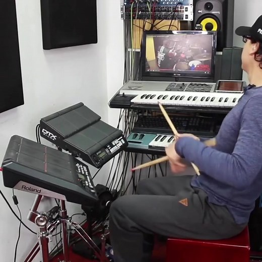 Pepon Music: Improvisación de Batería con Chicos de Barrio