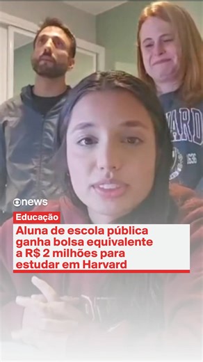 GloboNews on Instagram: "CONHECIMENTO - Uma jovem brasileira, de 17 anos e aluna de escola pública, ganhou uma bolsa integral equivalente a R$ 2 milhões para estudar na Universidade de Harvard, nos Estados Unidos. No dia da descoberta do resultado, a jovem gravou um vídeo reagindo à aprovação ao lado dos pais e publicou na internet. A reação emocionante viralizou nas redes sociais. Em entrevista à Aline Midlej (@alinemidlej) no #J10 deste sábado (20), Ana Beatriz, que vai cursar neurociência, di