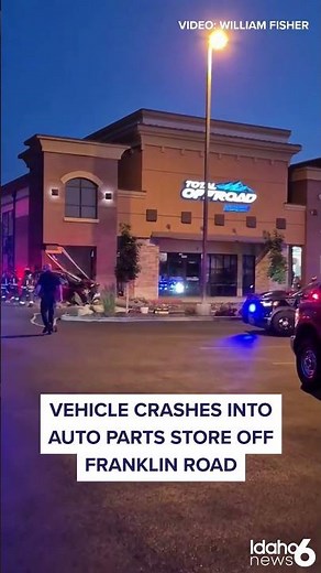 Vehicle collides with auto parts store off Franklin Road