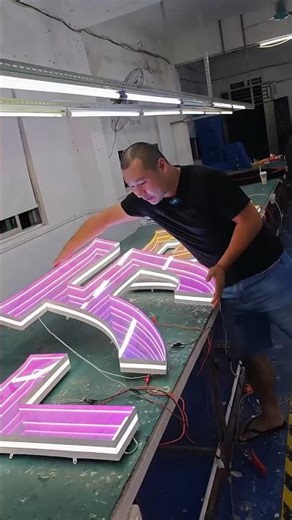 The Future of Signage: 3D Infinity Mirror Lights 🤩