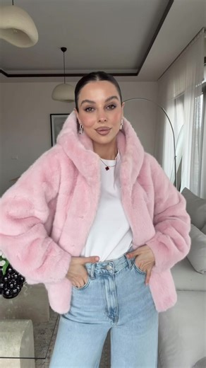 İthal Kürk Modası: Kapüşonlu Deri Seçenekler