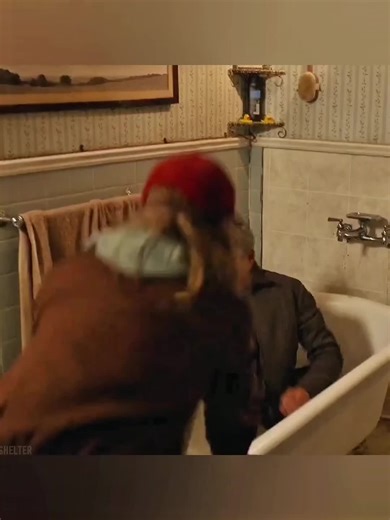 ya Allah tidak tega melihat beliau kehilangan rumahnya, amankanlah Lumajangku.. semoga segera selesai erupsi semeru.. #praylumajang #semeru #erupsisemeruhariini