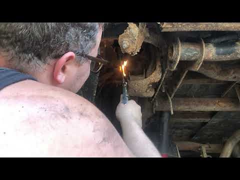 1999-2007 Leaf spring smashes through truck bed fix | replace shackle | Chevy Silverado GMC Sierra