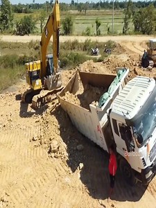 Heavy Equipment Heroes: Bulldozer Saves Overturned Dump Truck in Extreme Conditions! | Bulldozer Tricks