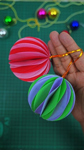 Watch how to make 3D xmas ball using paper ❄ Handmade and creative holiday decoration crafts idea🎄 #crafts #crafting #diy #homedecor | Creative Art & Craft Ideas