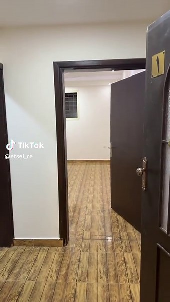 للإيجار شقه في طريق ابوبكر الصديق حي النهضه ثلاث غرف وصاله ومطبخ ودورتين مياه ومستودع سكن عوائل للتواصل والاستفسارات العقارية ٠٥٠٥٥٩٠١٠١ ٠٥٥٧٧٣٢٥٤١ موسسة اتصل العقاريه