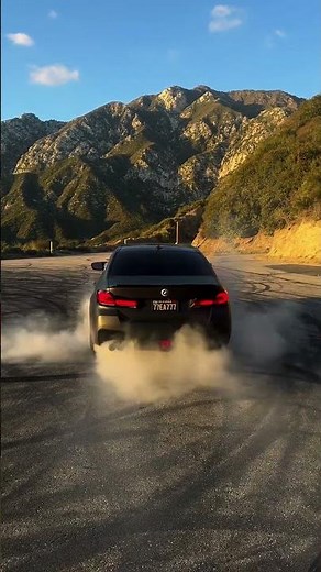 BMW M5 CS 💀#bmwm5cs #m5cs #burnout #smoke #bmwcars #bmwm5cs #carsaura#automobile #m5cs
