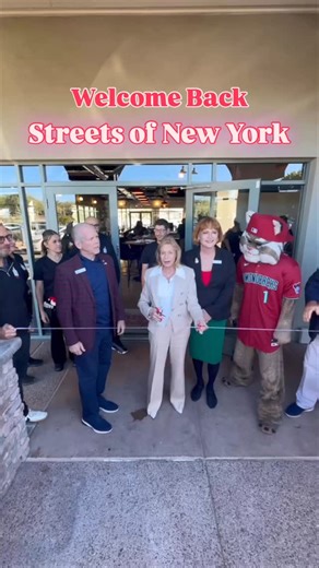 🍕 Welcome back, Streets of New York! The beloved restaurant held its grand reopening this morning, with Mayor Friedel and Councilmember Kalivianakis helping cut the ribbon to officially open its doors again. Check out the new location for Streets of New York at Plaza Fountainside (12645 N Saguaro Blvd. #11)! | Town of Fountain Hills, Arizona