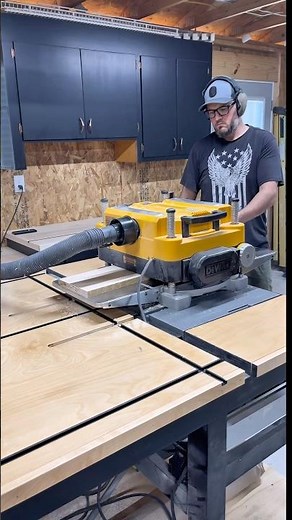 Flattening rough sawn maple, the essential first step in every woodworking project