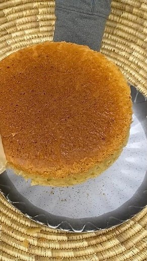 Homemade simple vanilla cake recipe!
