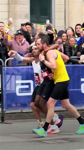 Runners help collapsed competitor at Boston Marathon