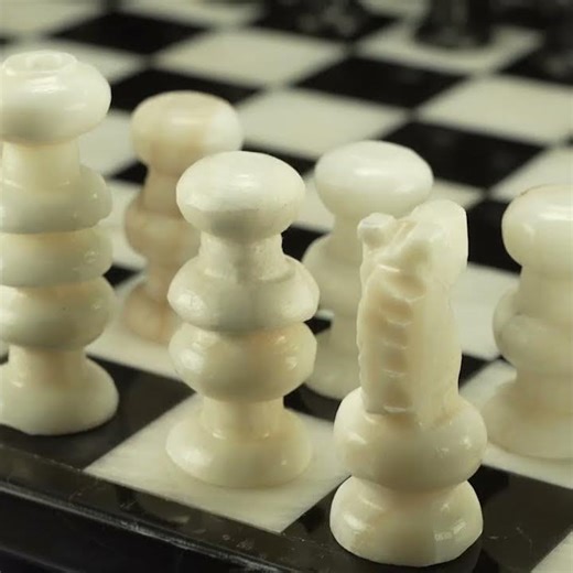 A chess set that doubles as a work of art ♟️✨