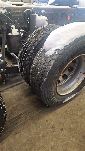 DANGEROUS FAIL! Inner Tire Spins, Outer Tire Stands Still🛞