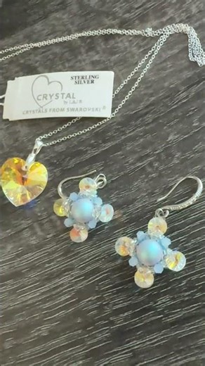 DIY Handmade earrings with Swarovski crystal and pearl #diy #handmade #earrings