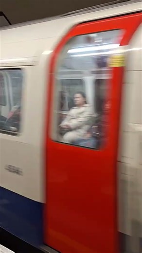 Bakerloo Line 1972TS 3546 Arriving Waterloo