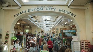 Have you enjoyed a stroll through the historic Charleston City Market? Here, you’ll find many local treasures - from handwoven sweetgrass baskets to handmade jewelry & so much more. Join us for a virtual history tour, then click through to plan your walking tour with Lowcountry History Strolls: bit.ly/3HUkXrK #ExploreCharleston 🎥: in partnership with Vive Media | Explore Charleston