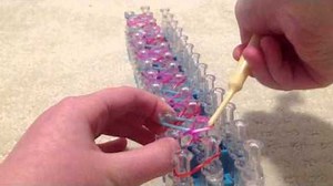 How To Make a Rainbow Loom Single Chain Bracelet