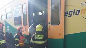 Smrt na kolejích. Po střetu s vlakem v Rožnově pod Radhoštěm zahynul řidič