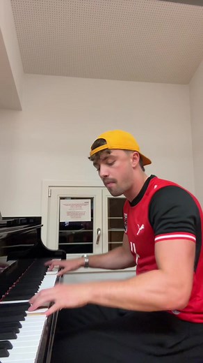 Waka Waka Shakira Piano Cover — Easy Piano Tutorial