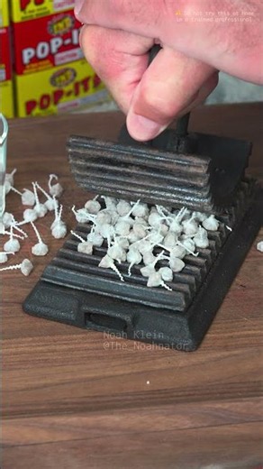 Pop-its vs hand press 🤯 #asmr #crushing #oddlysatisfying