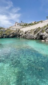 [BLADE RUNNER] Io ne ho visto cose che voi umani non potreste immaginarvi, navi da combattimento in fiamme al largo dei bastioni di Orione, e ho visto raggi B balenare nel buio vicino alle porte di Tannhäuser, barche che sembrano volare a Castro Marina... E tutti quei momenti andranno perduti nel tempo, come lacrime nella pioggia. Credits: @francescogiannotta #nonveniteinpuglia #stateviacasa #stateviallecasevostre #puglia #apulia #instagram #instalike #instagood #barca #mare #sea #salento #volan