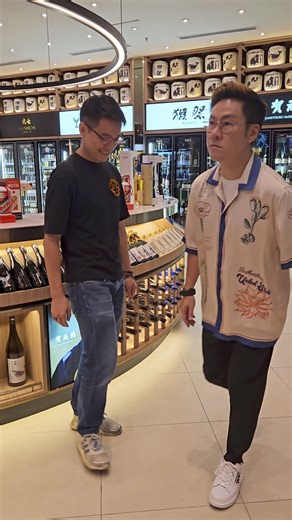 Experience the exquisite taste of Moutai for just RM30 with our Moutai Baijiu Ice Cream, and get a chance to win a RM3000 Moutai Cake! This delightful offer is available at all The Chamber outlets: 📍The Chamber, The Starhill 📍The Chamber, Pavilion Bukit Jalil 📍The Chamber, Sunway Pyramid Don't miss out on this unique collaboration between @thechambermy, @caketella, and @kweichow.moutai_malaysia, bringing the extraordinary flavor of Moutai to every spoonful! | Cake Tella